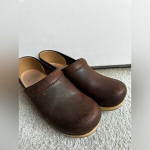 Dansko professional clog size 39 brown distressed leather